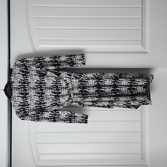 Wrap dress with 3/4 sleeve - Picture 4 of 4